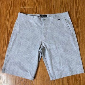 NWOT Travis Mathew Mens 36 Pineapple Pattern‎ Shorts